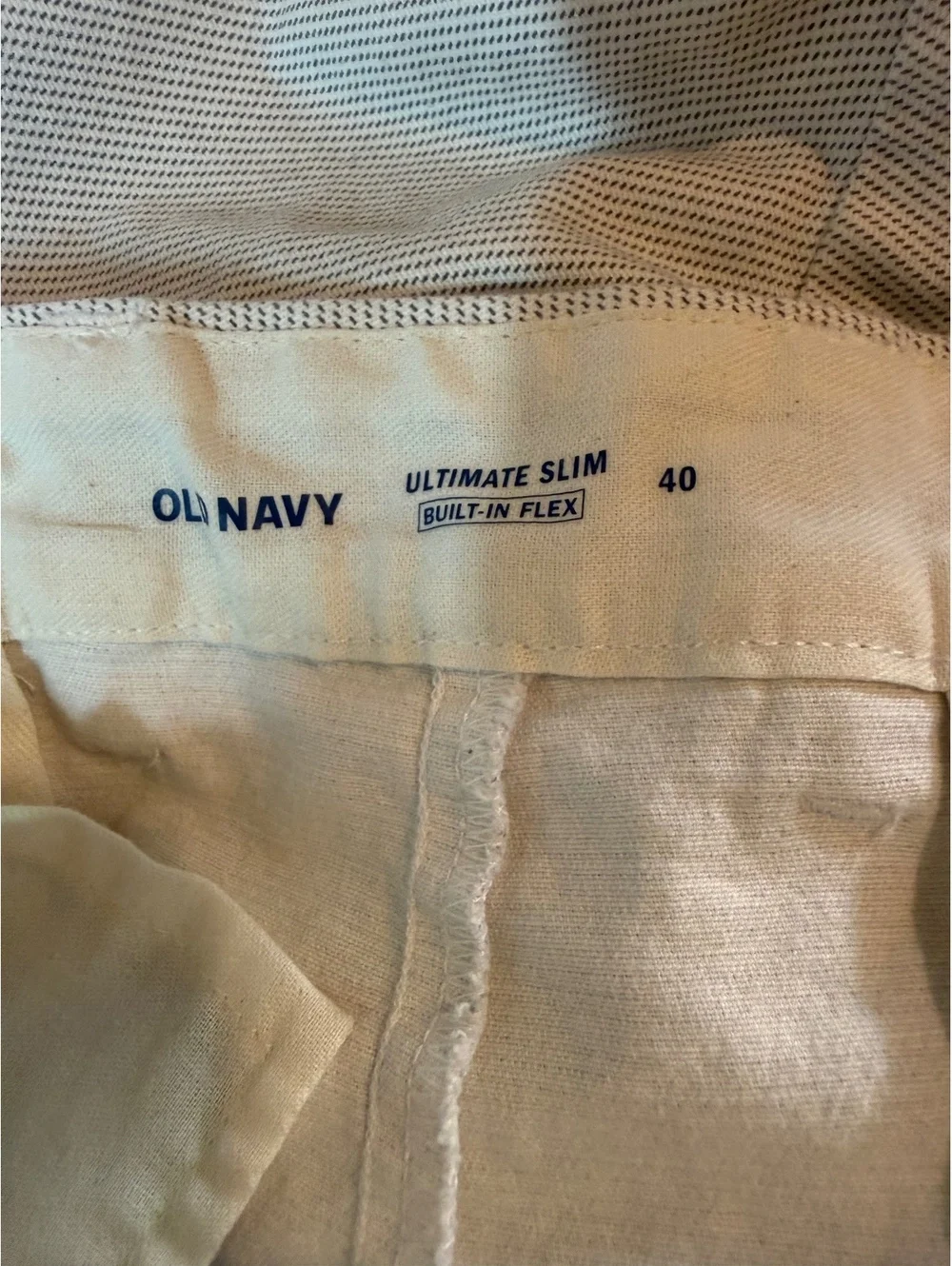 Old Navy Ultimate Slim Built-In Flex Khaki Shorts Size 40